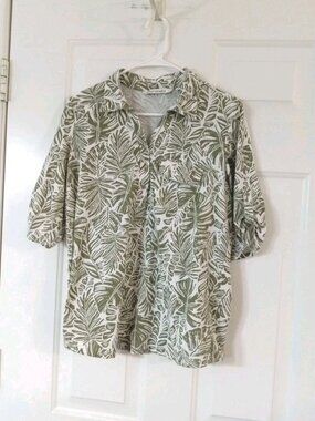 Emily Daniels Top/Shirt Women's Large White Floral 1/2 Button-Up Short Sleeve